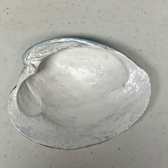 Hand Painted Beach Scene Shell - Picture 3 of 10